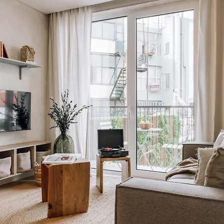 Belmez - 1 Bedroom, Pool And Parking In Arroios * Lisbon