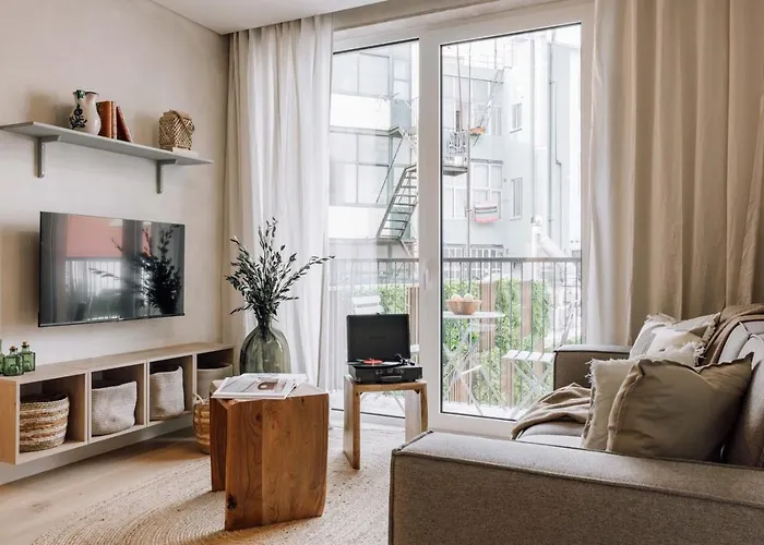 Belmez - 1 Bedroom, Pool And Parking In Arroios * ליסבון